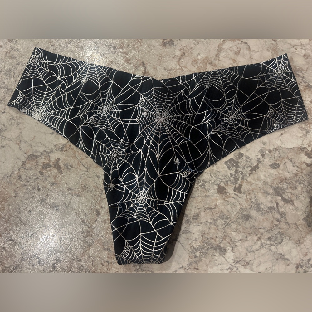 VS PINK HALLOWEEN PANTY Large Thong Metallic Spiderwebs NWT